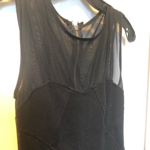 Woman’s dress - Picture 2 of 8